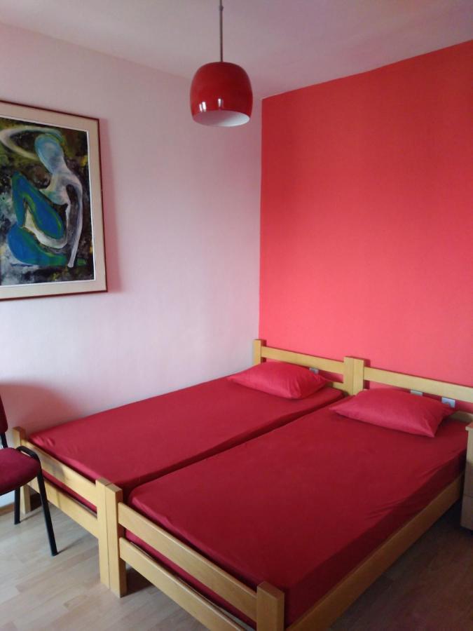 Skopje City Center Red Apartment Exterior foto
