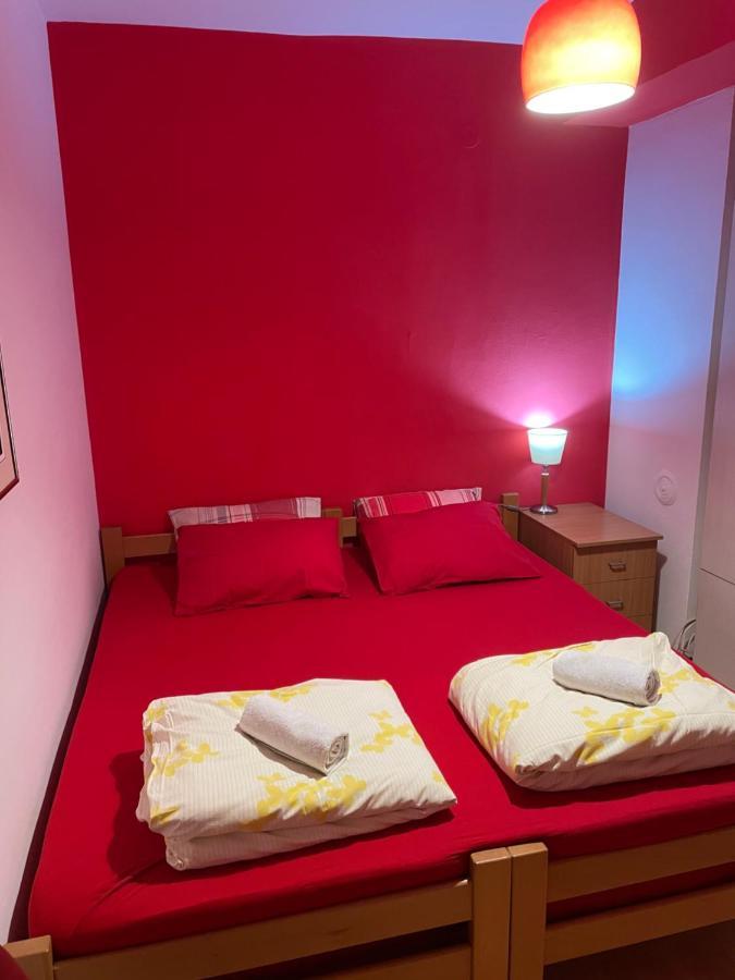 Skopje City Center Red Apartment Exterior foto