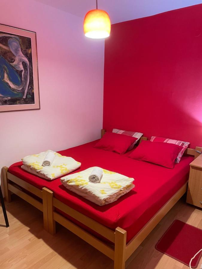 Skopje City Center Red Apartment Exterior foto